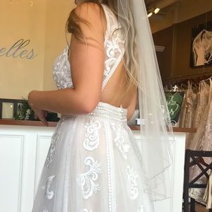 Never Worn Wedding Dress and Veil (sample in photos)